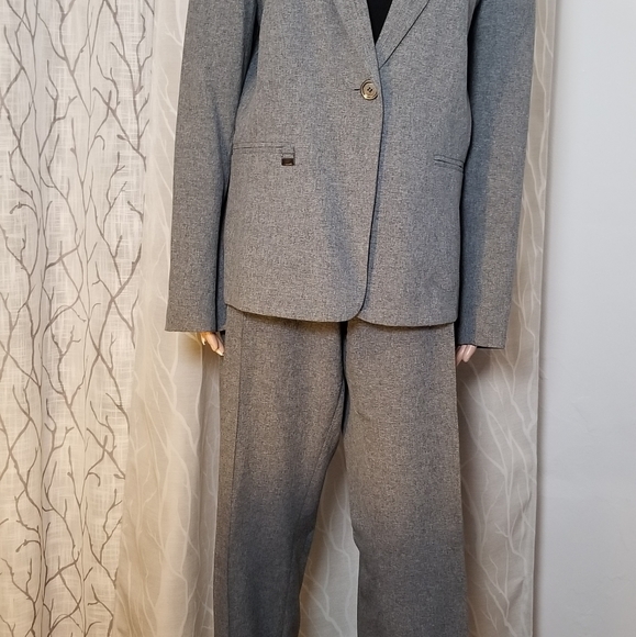 Used gray pant and blazer suit set - Picture 3 of 6
